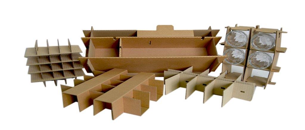 Boîte de carton ondulé avec blocs réfrigérants à l'intérieur